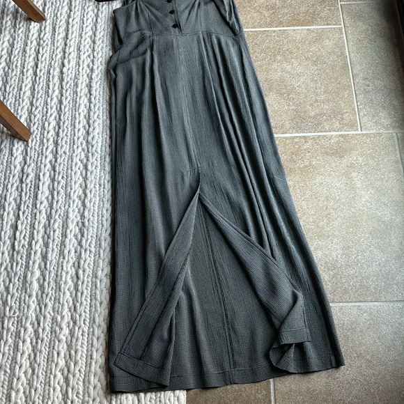 Express Sz 1-2 dress, adjustable straps, 3 buttons and slit - Picture 13 of 16